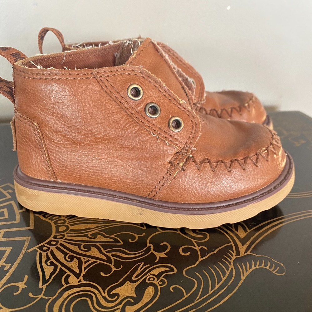 Tom’s boots